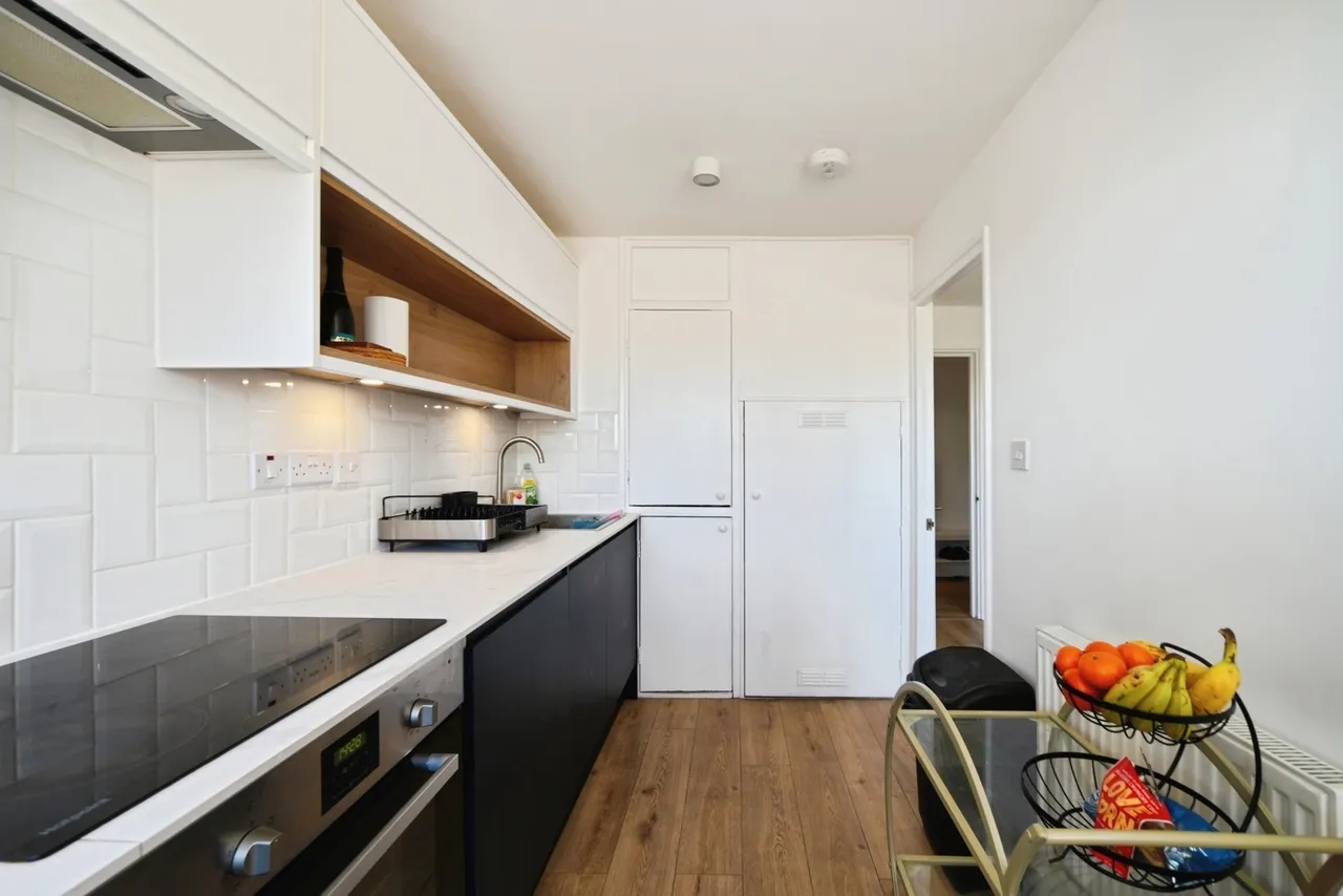 Carnoustie Drive, London, N1, photo 11