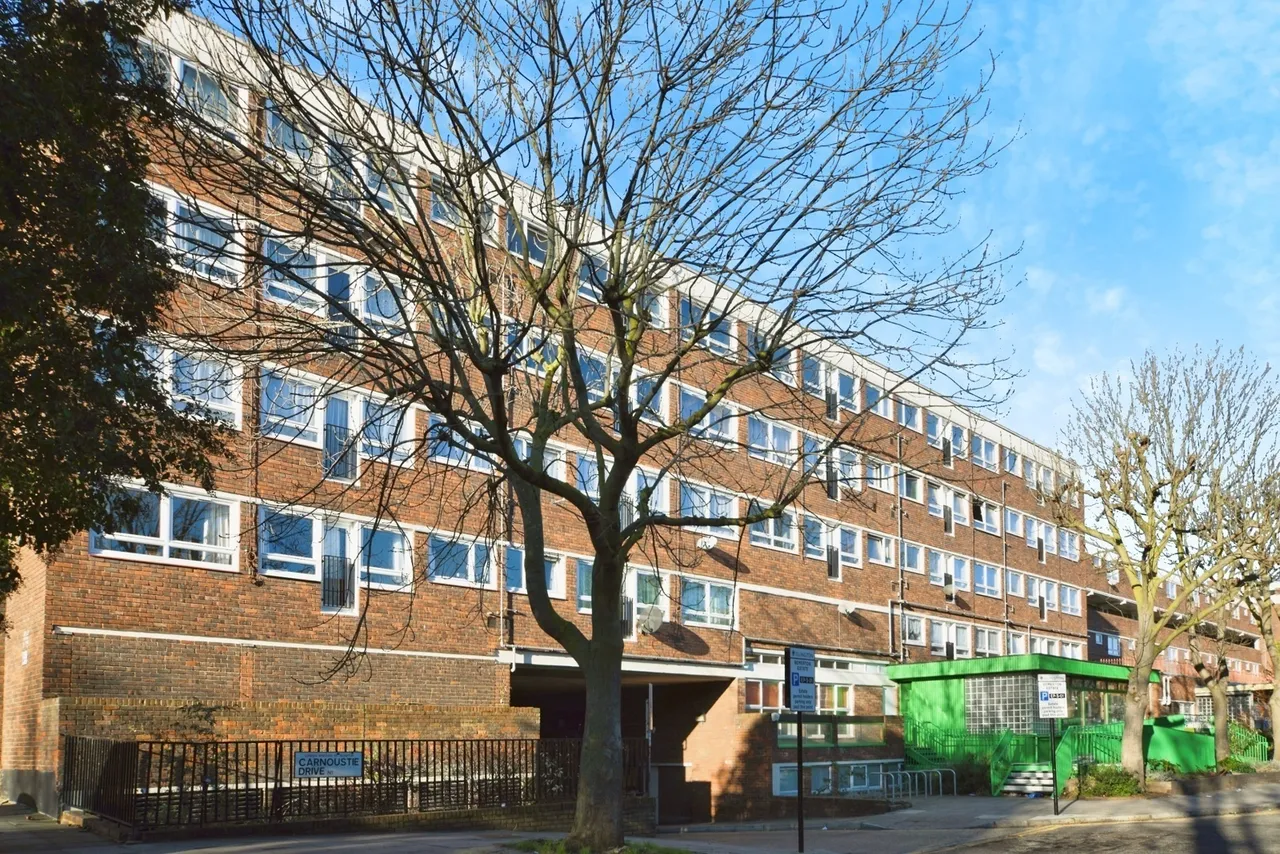 1 bed flat for sale — Carnoustie Drive, London, N1