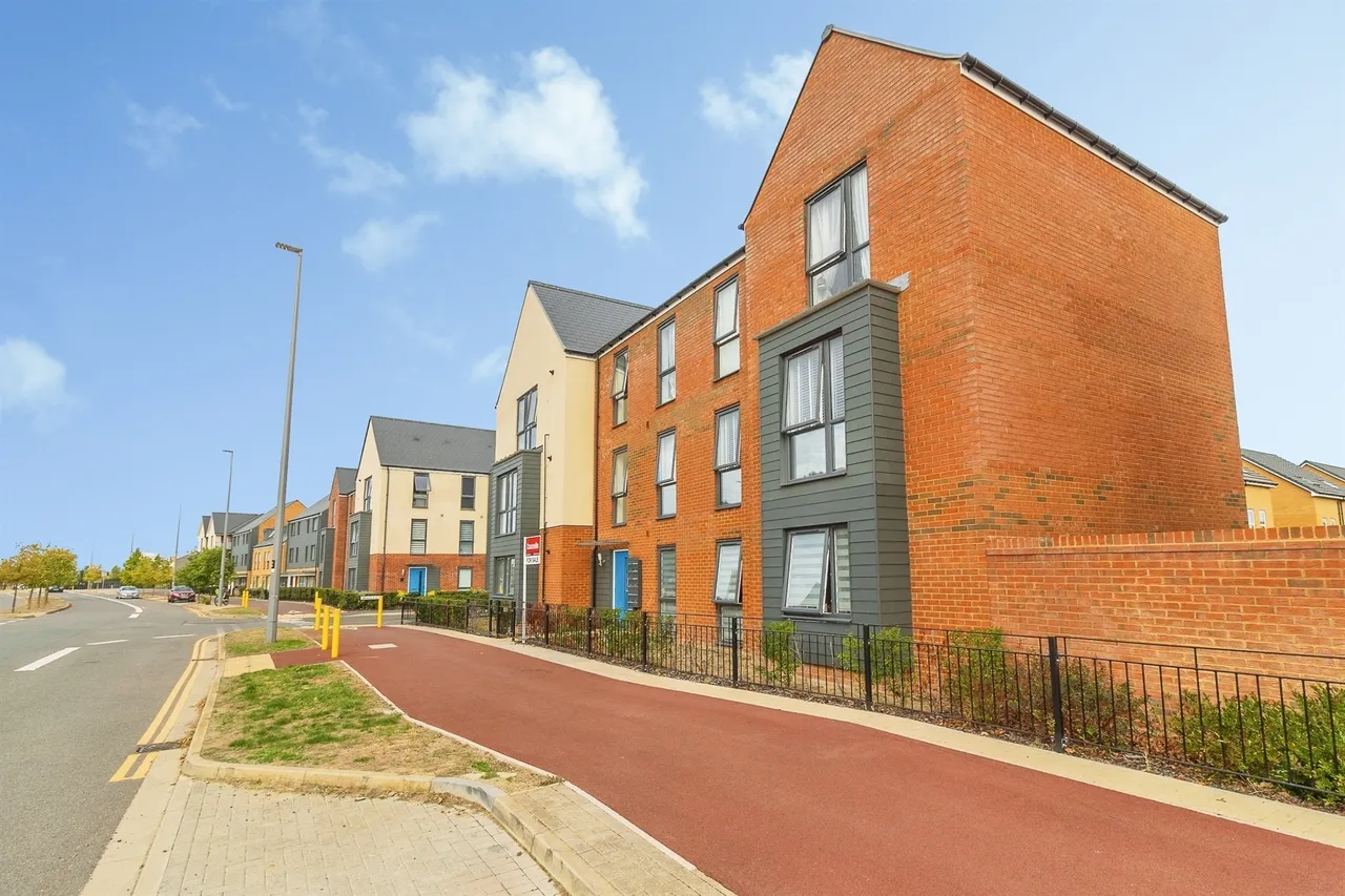 2 bed flat for sale, Fen Street, Brooklands, MK10