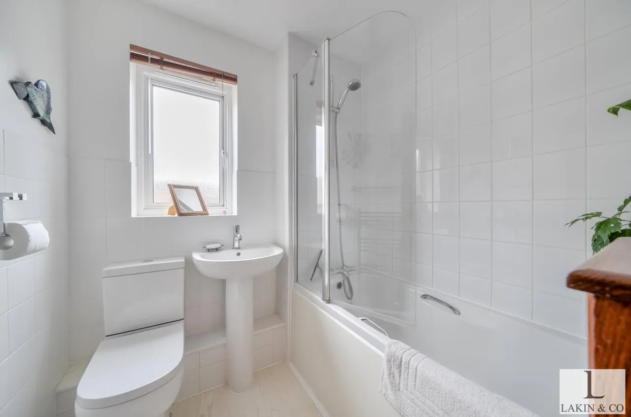 Fairlight Drive, Uxbridge, UB8 1XP, photo 13