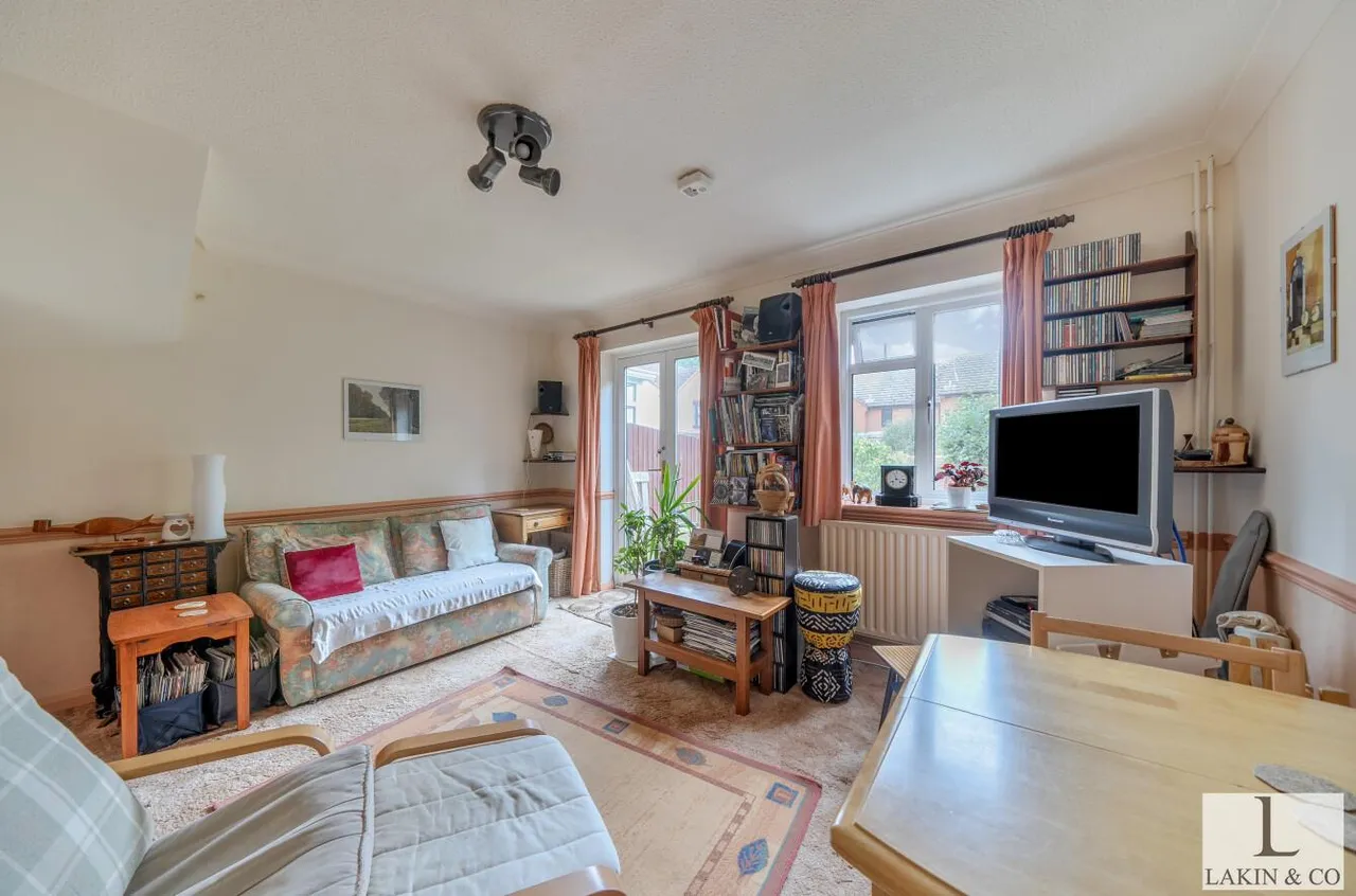 Fairlight Drive, Uxbridge, UB8 1XP, photo 2