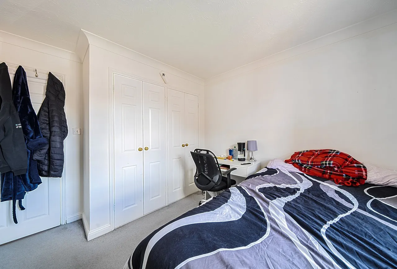 Kennet Square, Mitcham, CR4 3RR, photo 5