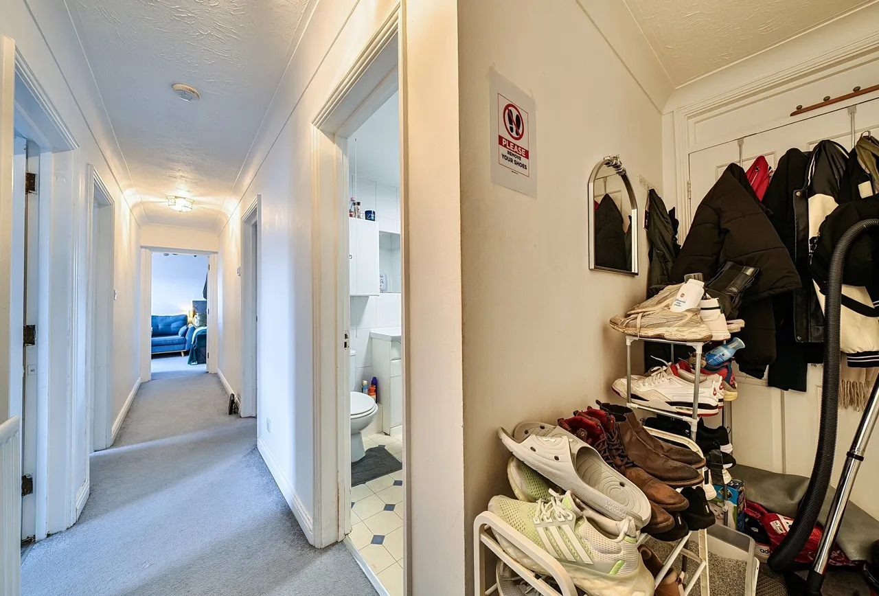 Kennet Square, Mitcham, CR4 3RR, photo 7