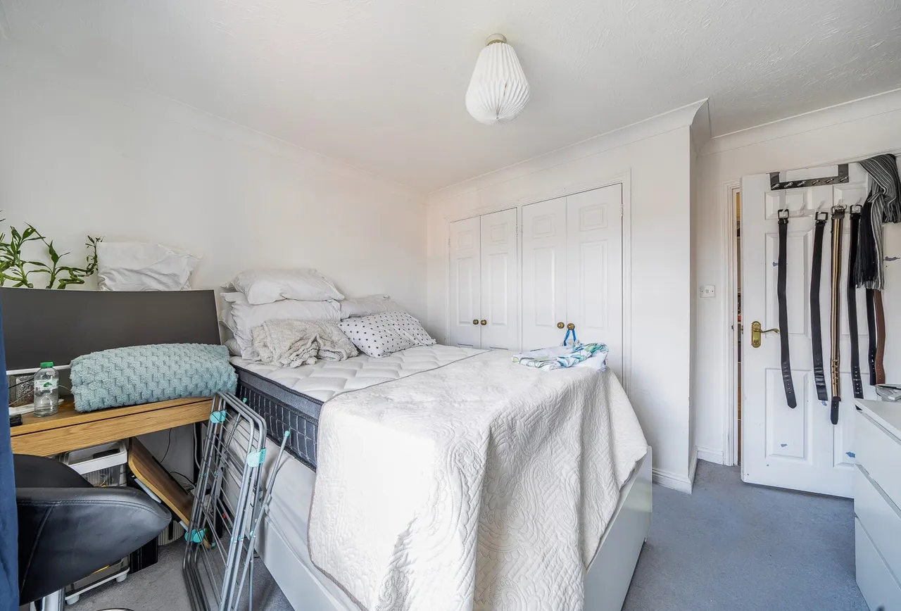 Kennet Square, Mitcham, CR4 3RR, photo 9