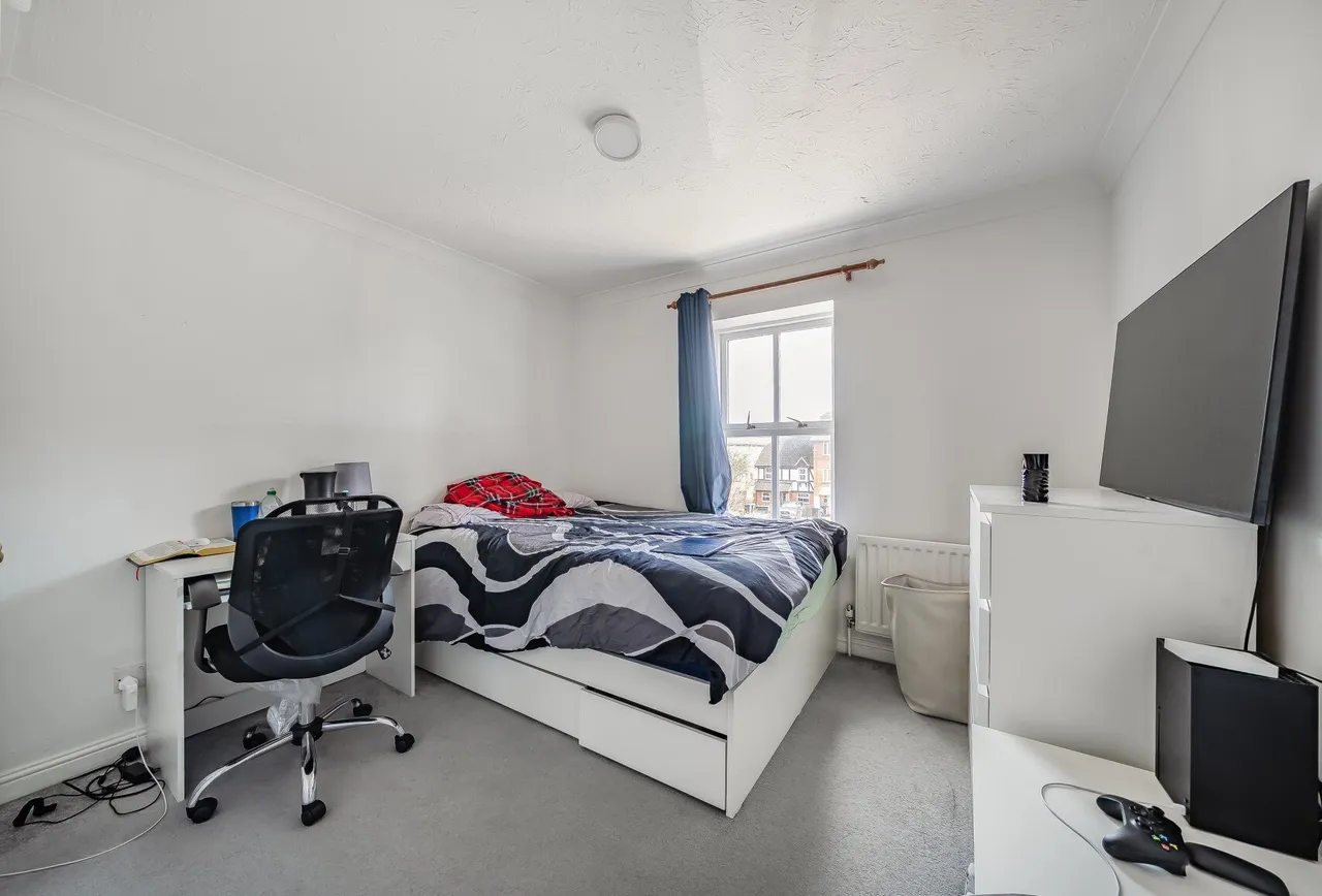 Kennet Square, Mitcham, CR4 3RR, photo 8