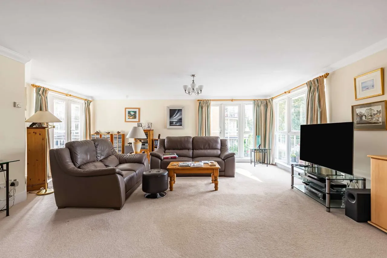 Twickenham Road, Teddington, Middlesex, TW11 8AZ, photo 2