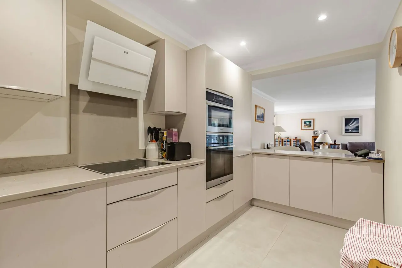Twickenham Road, Teddington, Middlesex, TW11 8AZ, photo 5