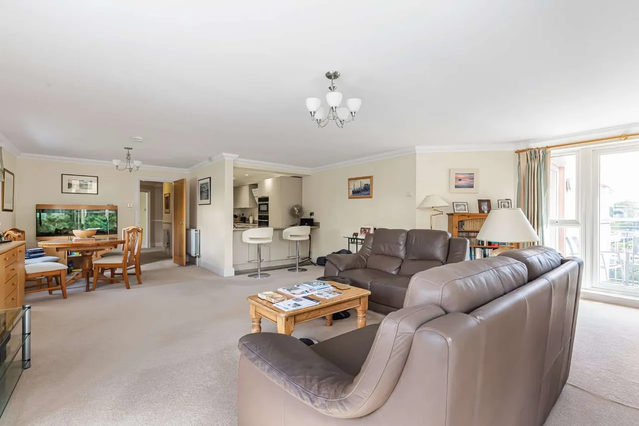 Twickenham Road, Teddington, Middlesex, TW11 8AZ, photo 4