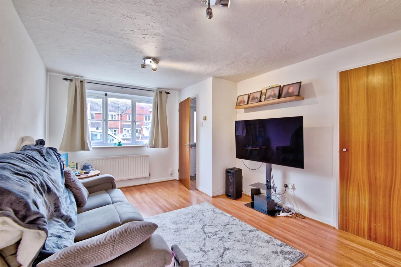 Attwood Close, Highwoods, CO4, photo 2