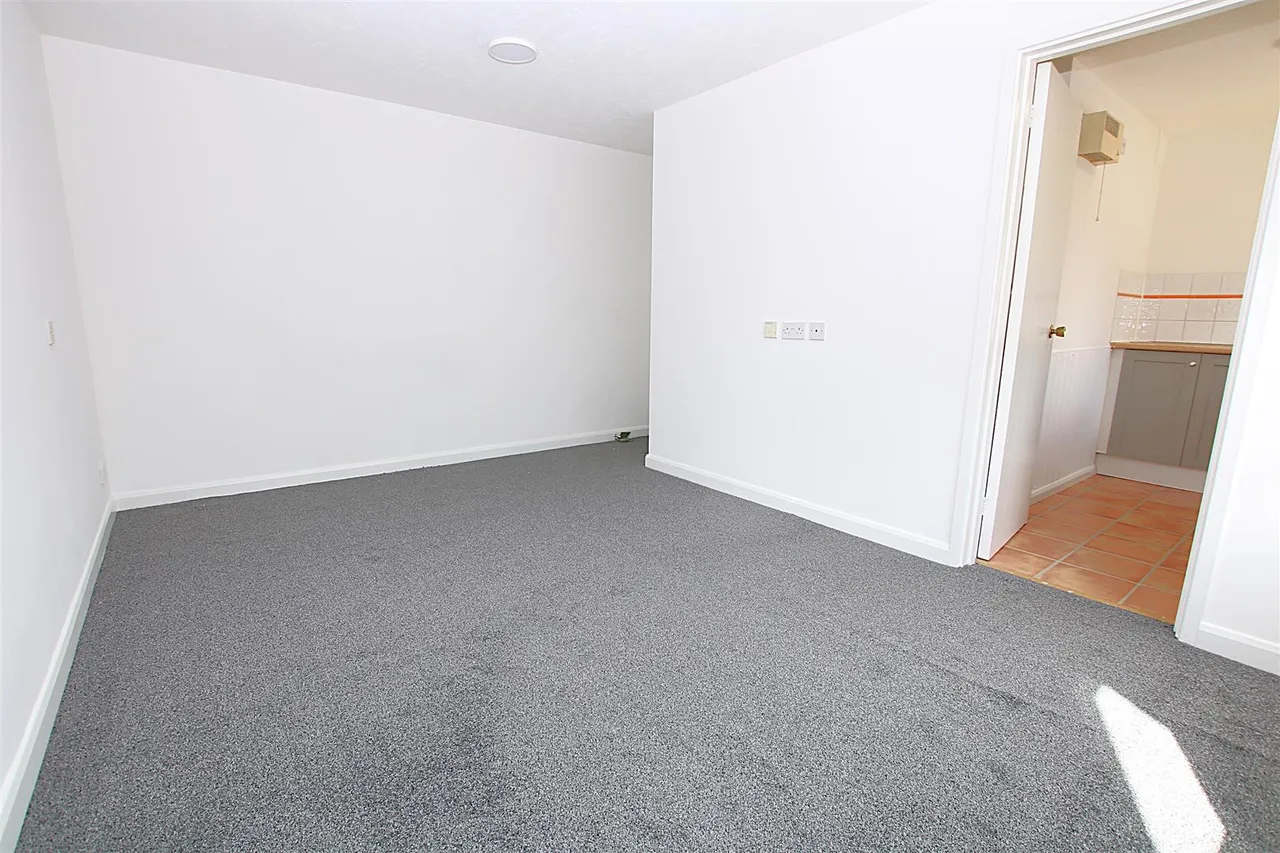 Studio Apartment, Downwood Close, photo 7
