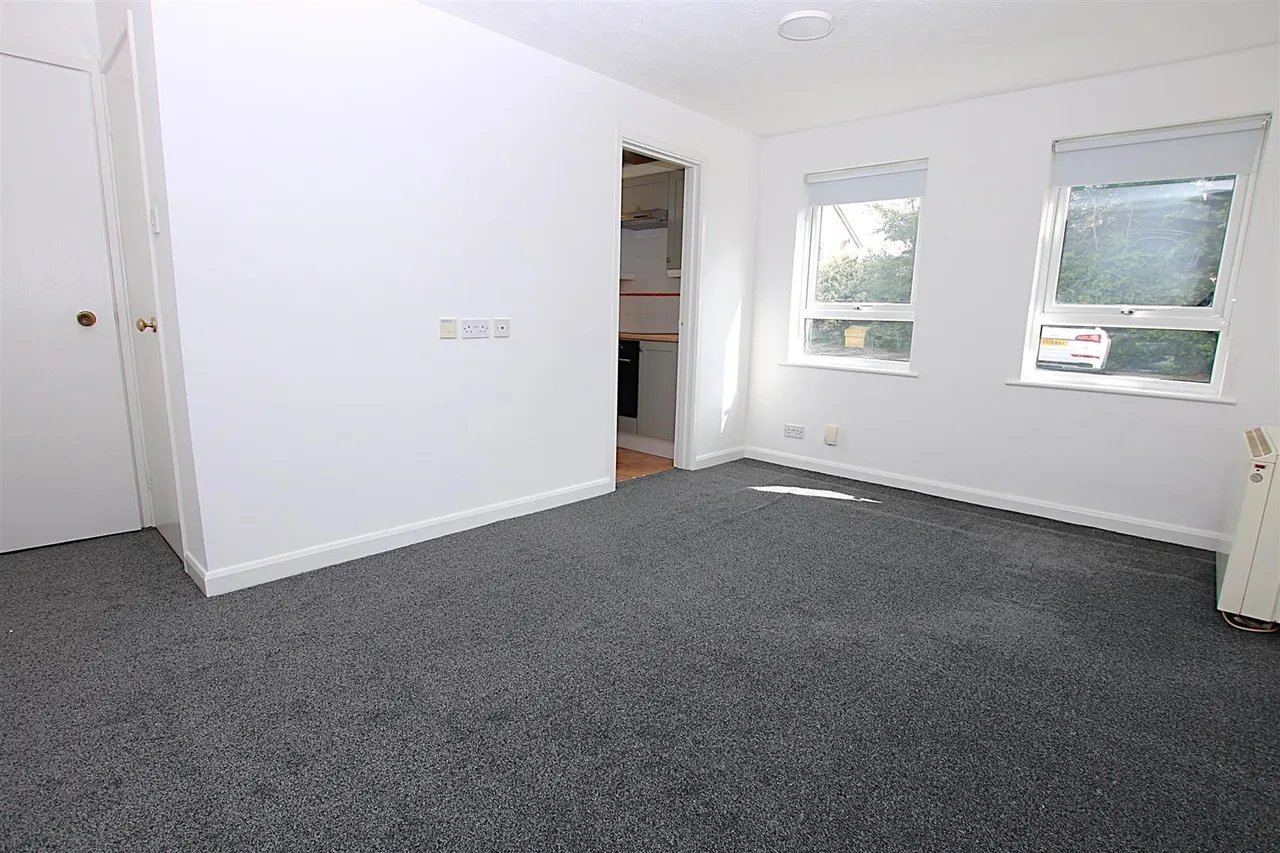 Studio Apartment, Downwood Close, photo 5
