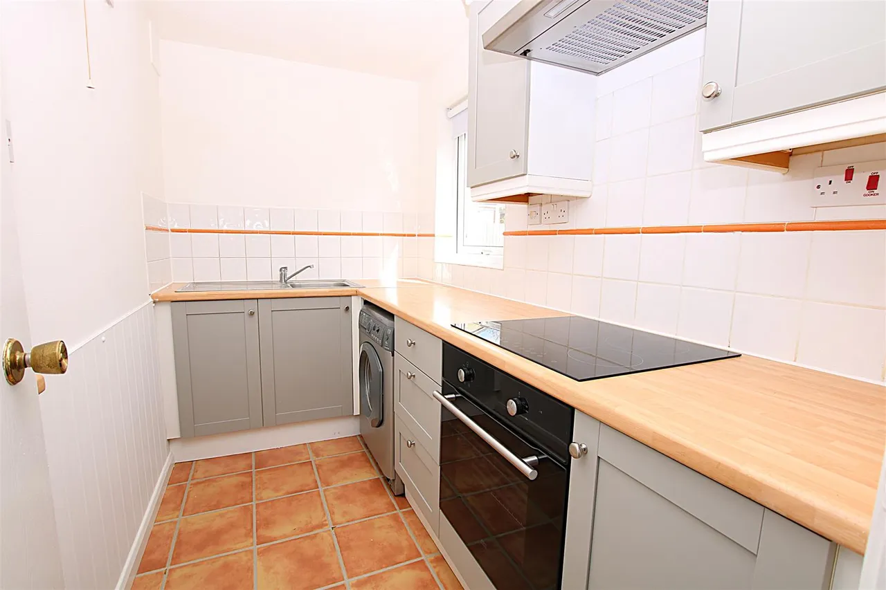 Studio Apartment, Downwood Close, photo 2