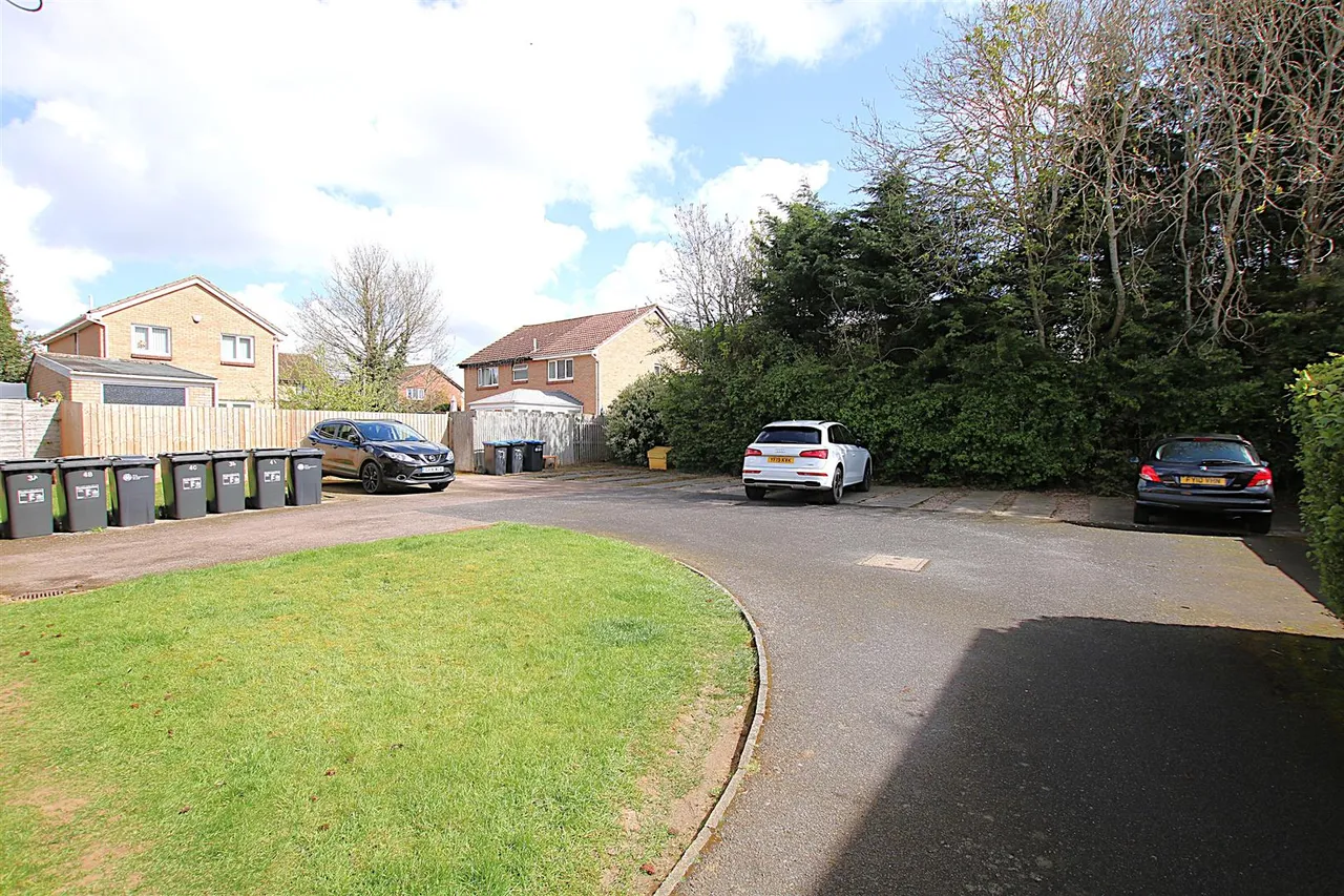 Studio Apartment, Downwood Close, photo 9