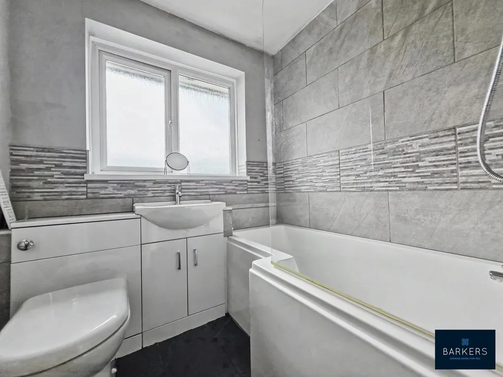 Western Avenue Birstall, Batley WF17 0PF, photo 13