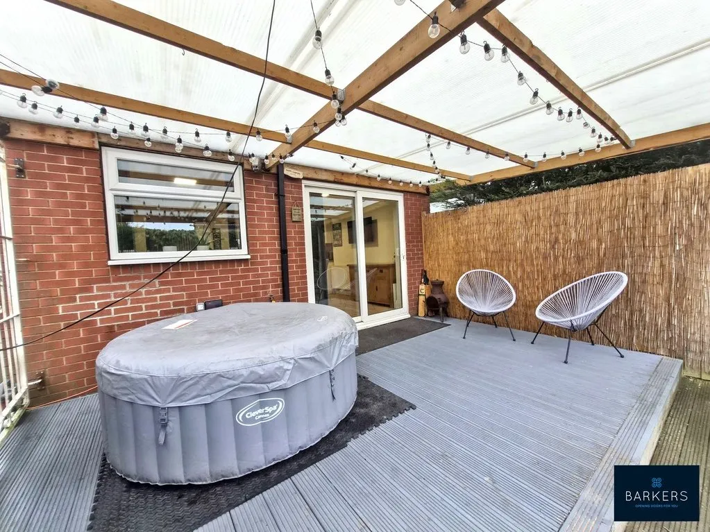 Western Avenue Birstall, Batley WF17 0PF, photo 14