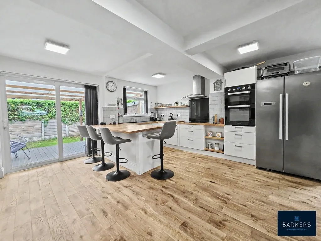 3 bed house for sale — Western Avenue Birstall, Batley WF17 0PF