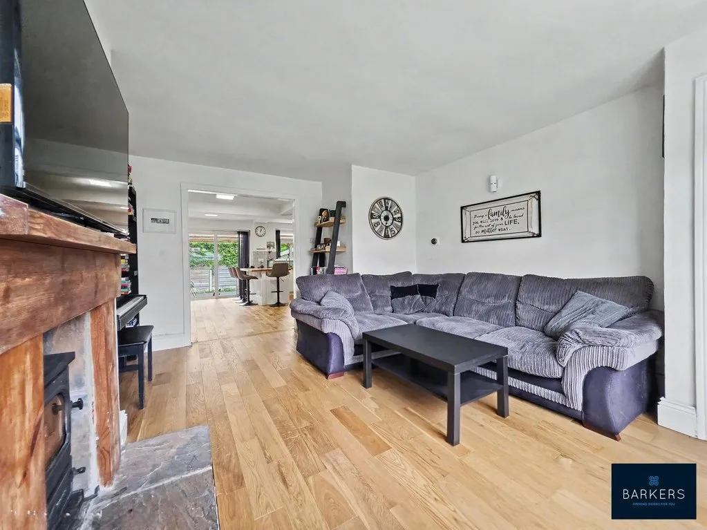 Western Avenue Birstall, Batley WF17 0PF, photo 6