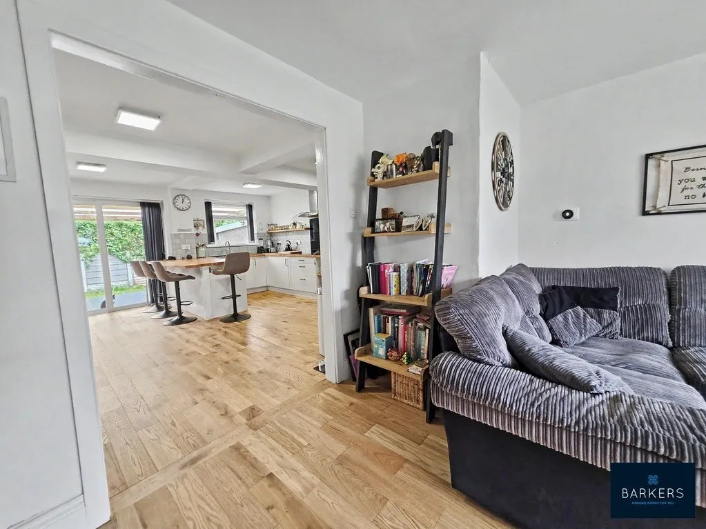Western Avenue Birstall, Batley WF17 0PF, photo 4