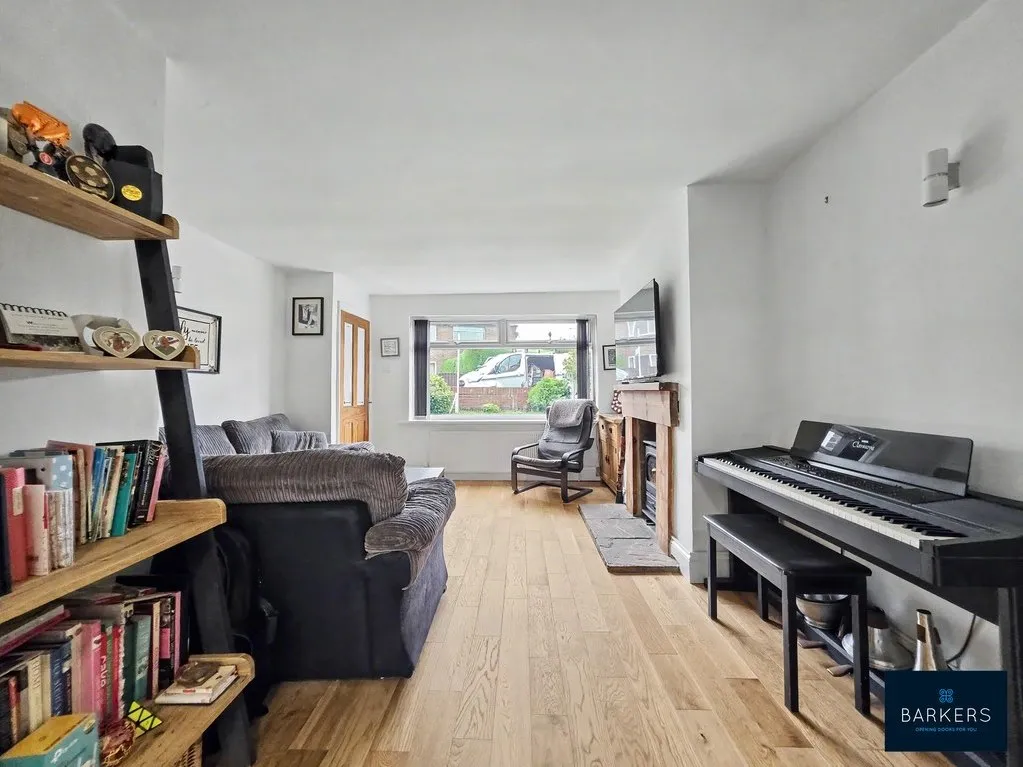 Western Avenue Birstall, Batley WF17 0PF, photo 7