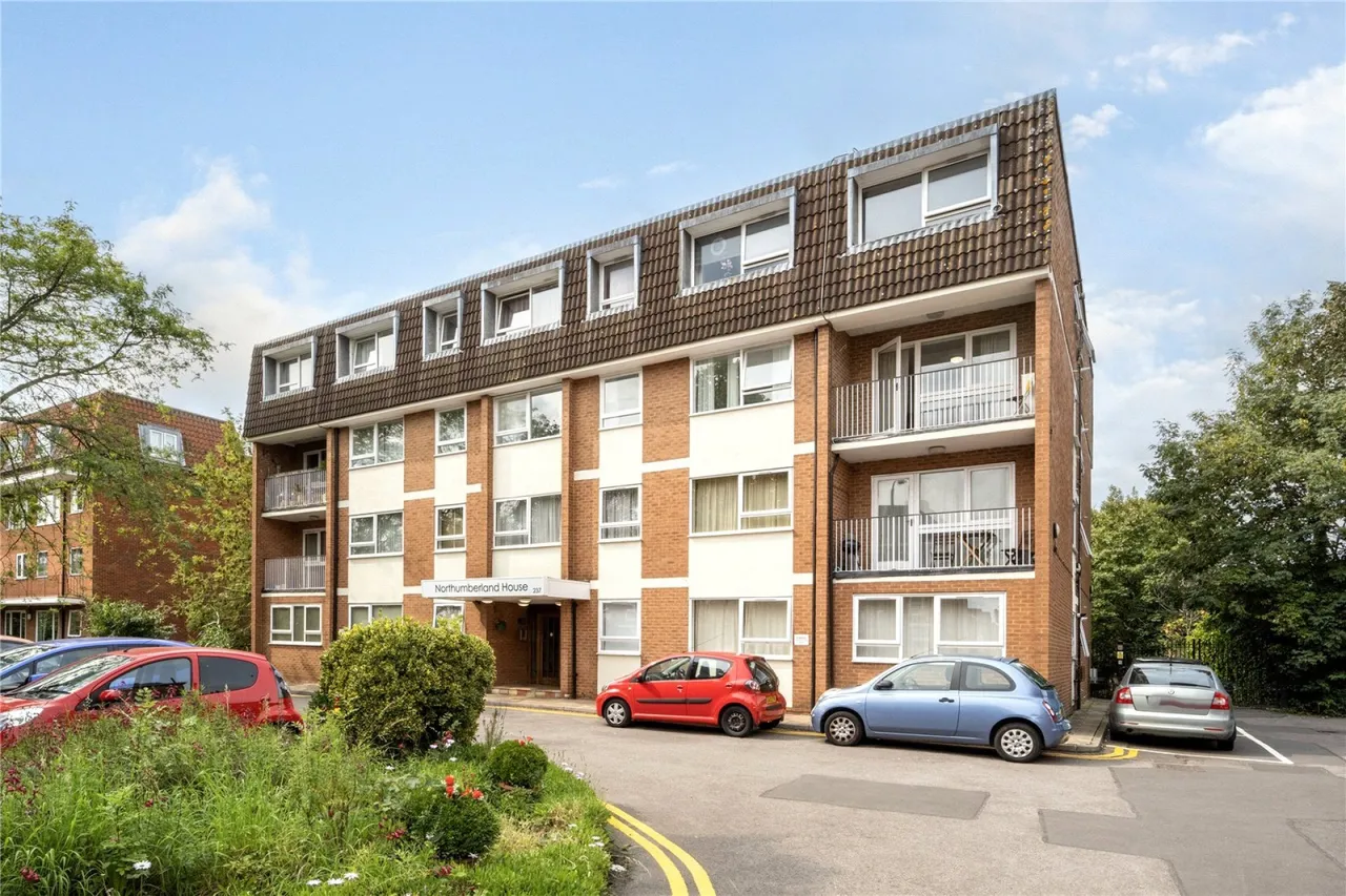 3 bed property to rent, Ballards Lane, Finchley