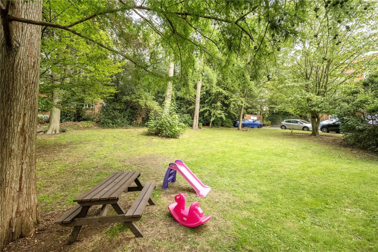 Ballards Lane, Finchley, photo 12