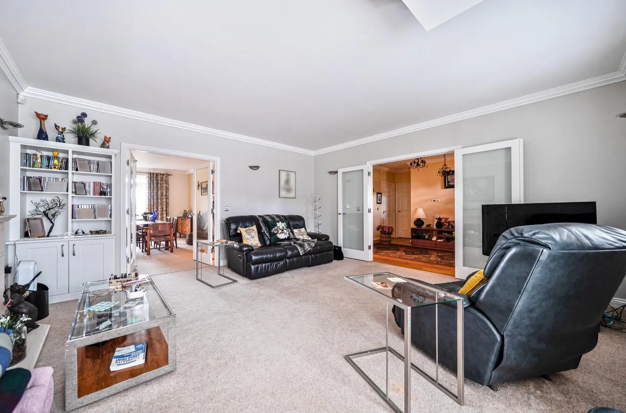 Exclusive Gated Residence, Walking Distance to West Malling, photo 8