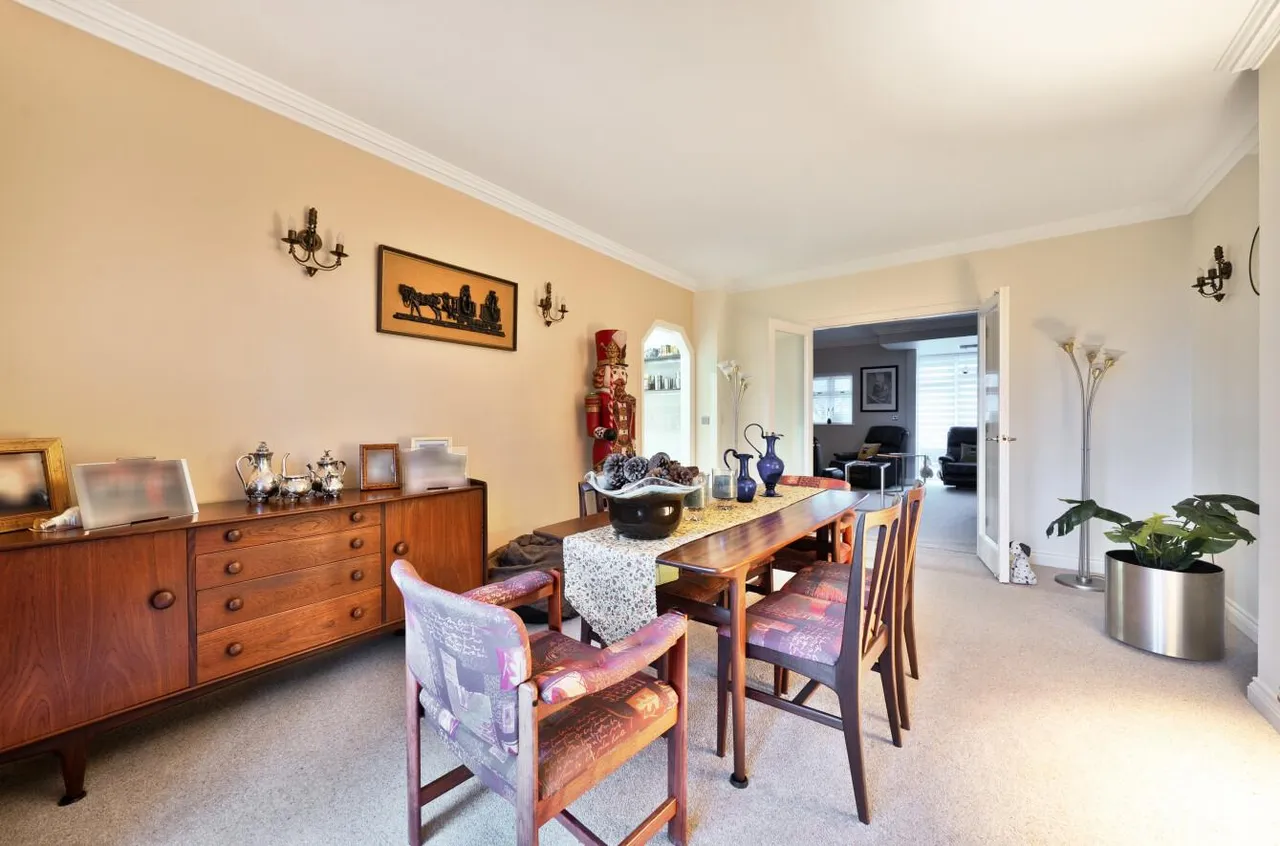 Exclusive Gated Residence, Walking Distance to West Malling, photo 6