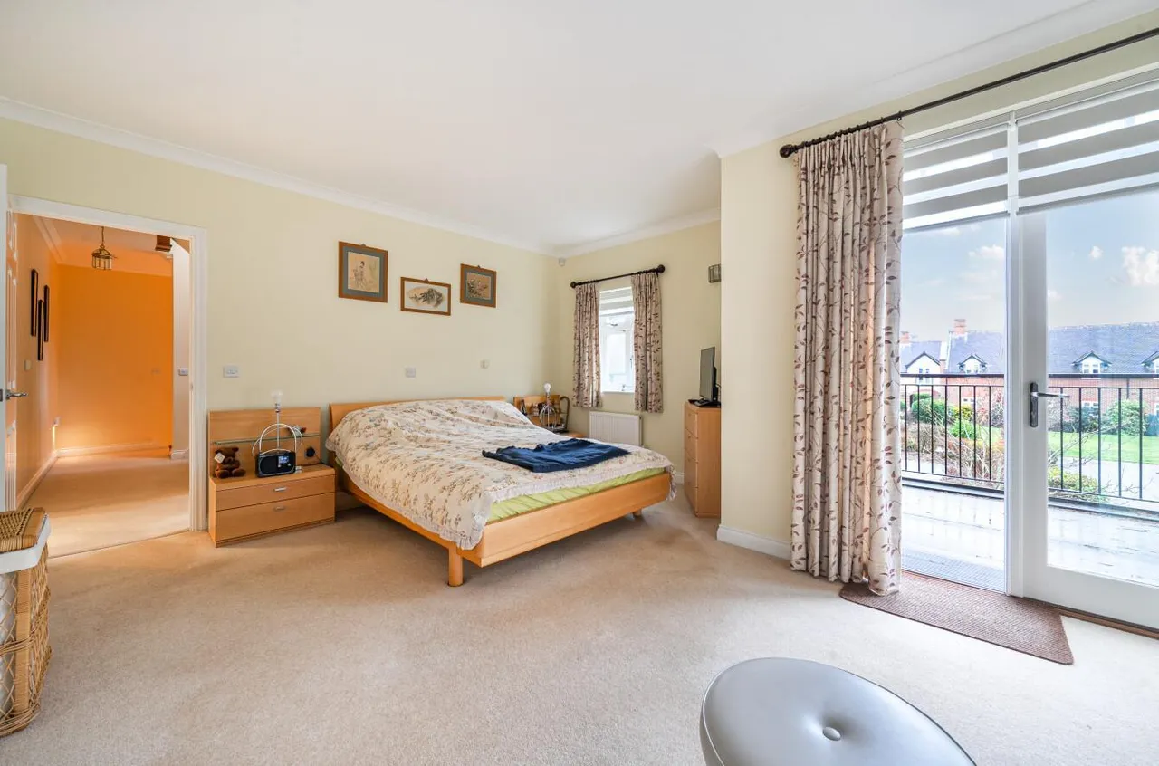 Exclusive Gated Residence, Walking Distance to West Malling, photo 13