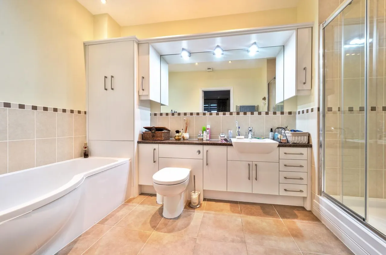 Exclusive Gated Residence, Walking Distance to West Malling, photo 19