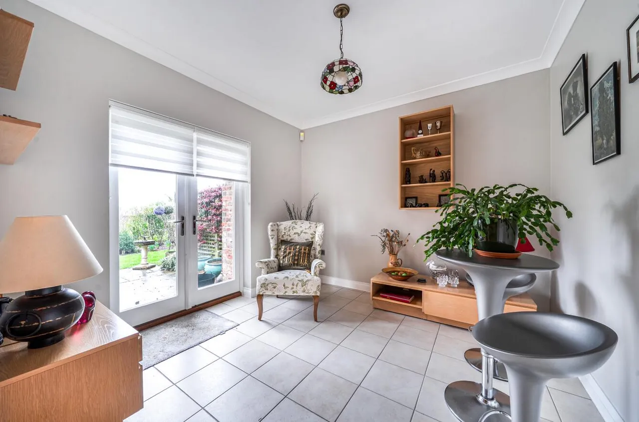 Exclusive Gated Residence, Walking Distance to West Malling, photo 4