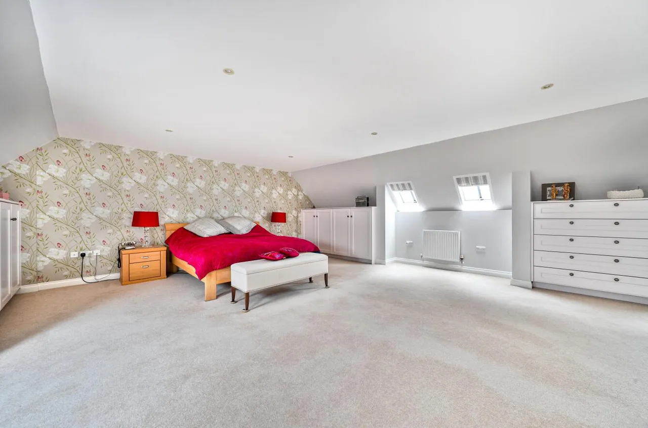 Exclusive Gated Residence, Walking Distance to West Malling, photo 11