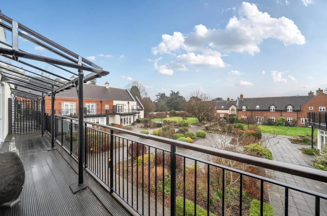 Exclusive Gated Residence, Walking Distance to West Malling, photo 14