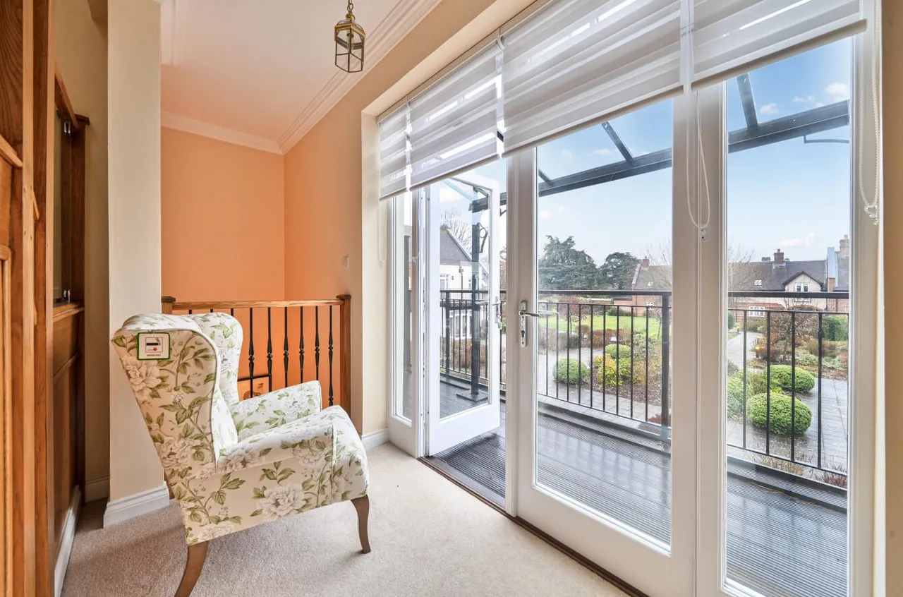 Exclusive Gated Residence, Walking Distance to West Malling, photo 10