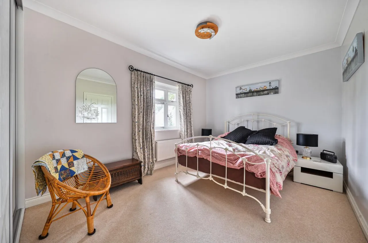 Exclusive Gated Residence, Walking Distance to West Malling, photo 16