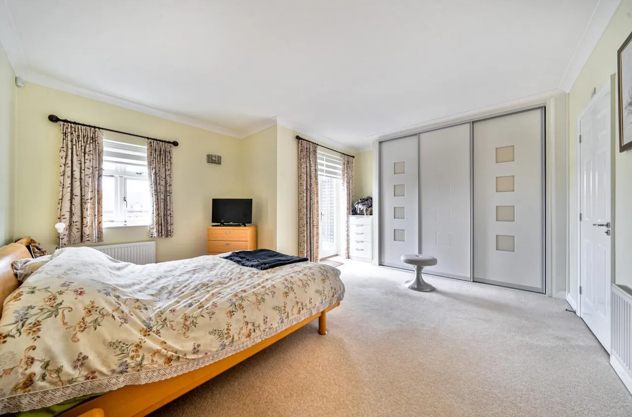Exclusive Gated Residence, Walking Distance to West Malling, photo 15