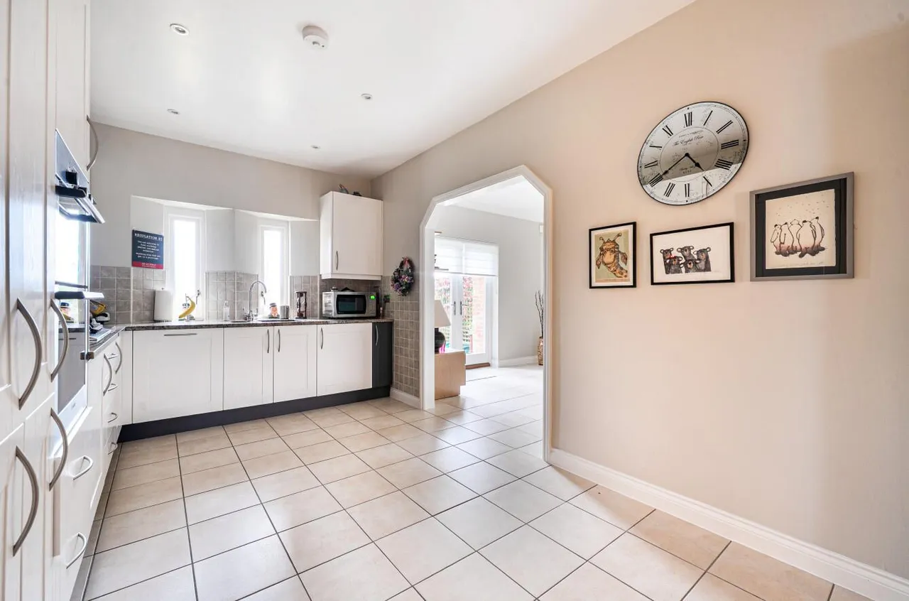 Exclusive Gated Residence, Walking Distance to West Malling, photo 5