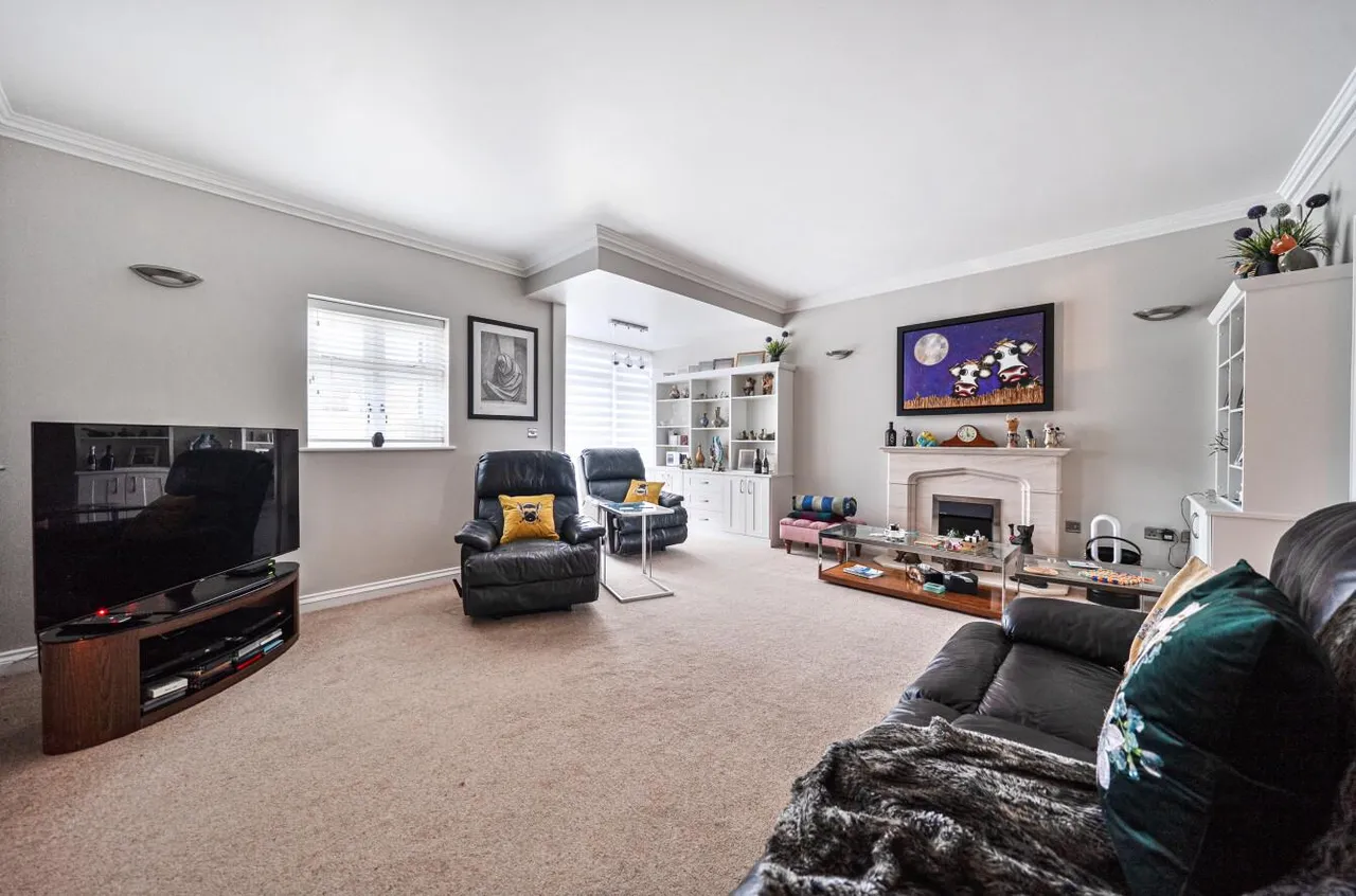 Exclusive Gated Residence, Walking Distance to West Malling, photo 7