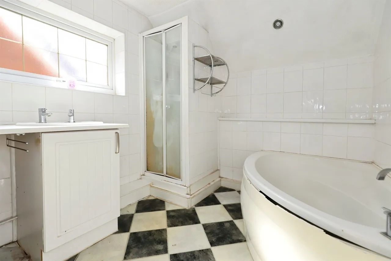 Legge Lane, Bilston, WV14, photo 3