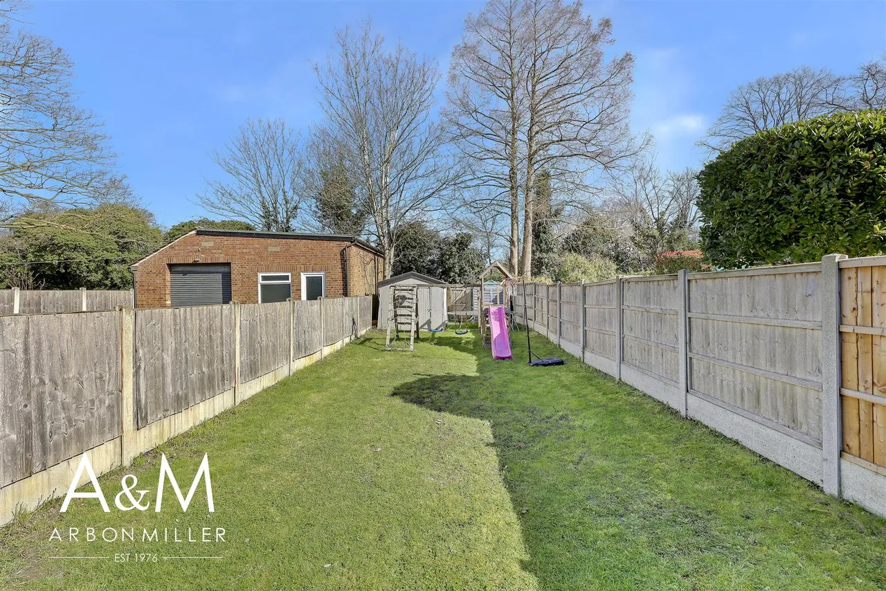 Geariesville Gardens, Barkingside, Essex, Ilford, IG61JH, photo 20