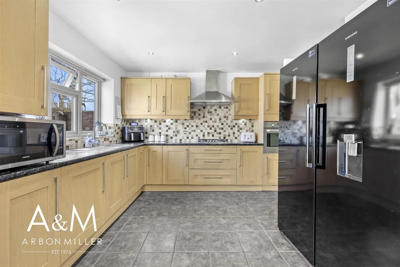 Geariesville Gardens, Barkingside, Essex, Ilford, IG61JH, photo 11
