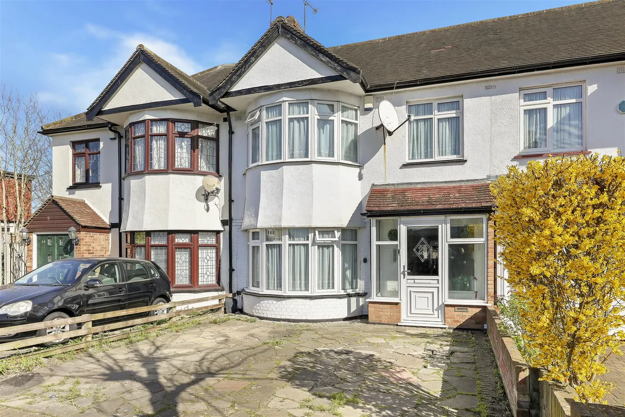 Geariesville Gardens, Barkingside, Essex, Ilford, IG61JH, photo 24
