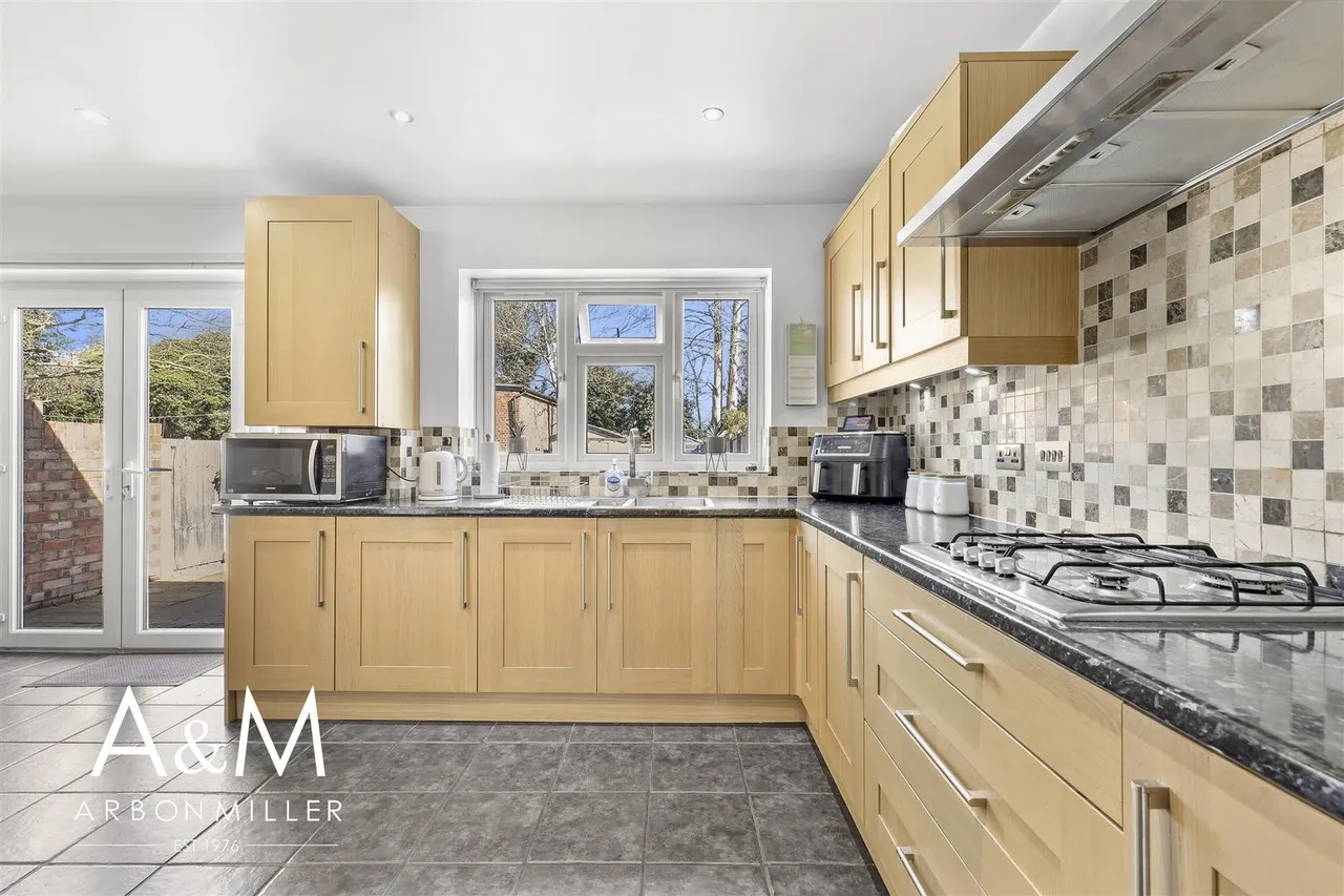 Geariesville Gardens, Barkingside, Essex, Ilford, IG61JH, photo 12