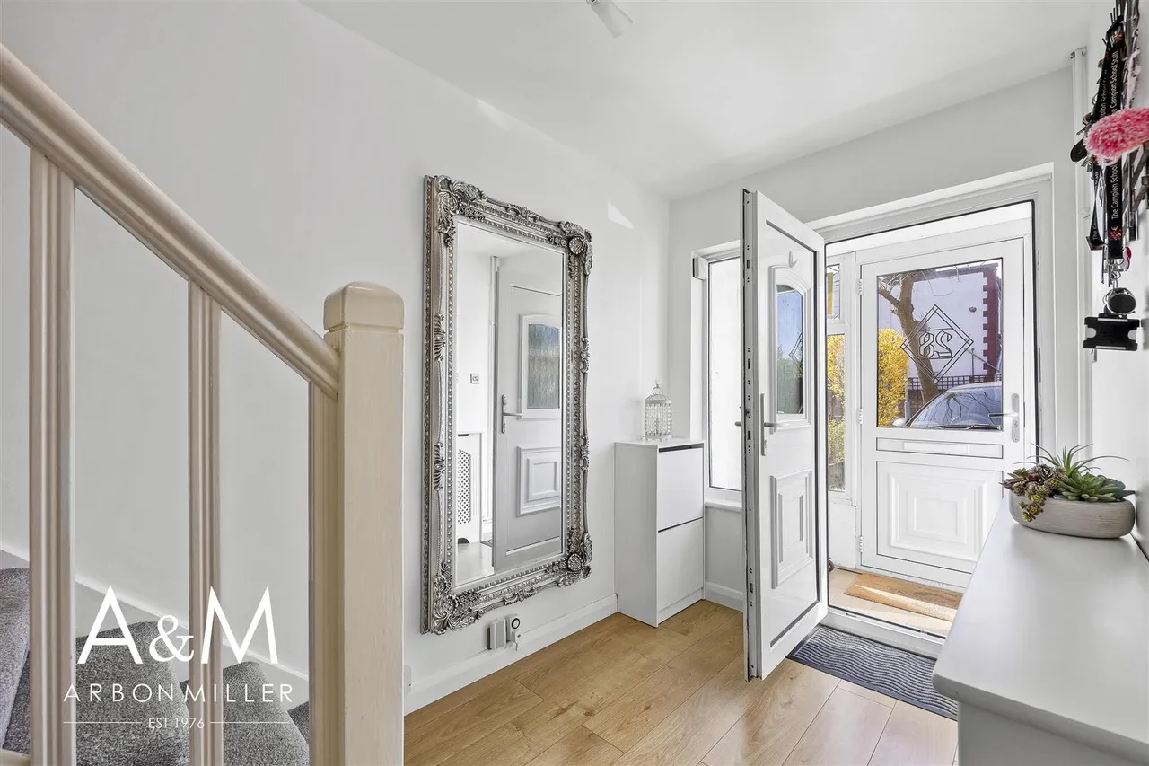 Geariesville Gardens, Barkingside, Essex, Ilford, IG61JH, photo 6
