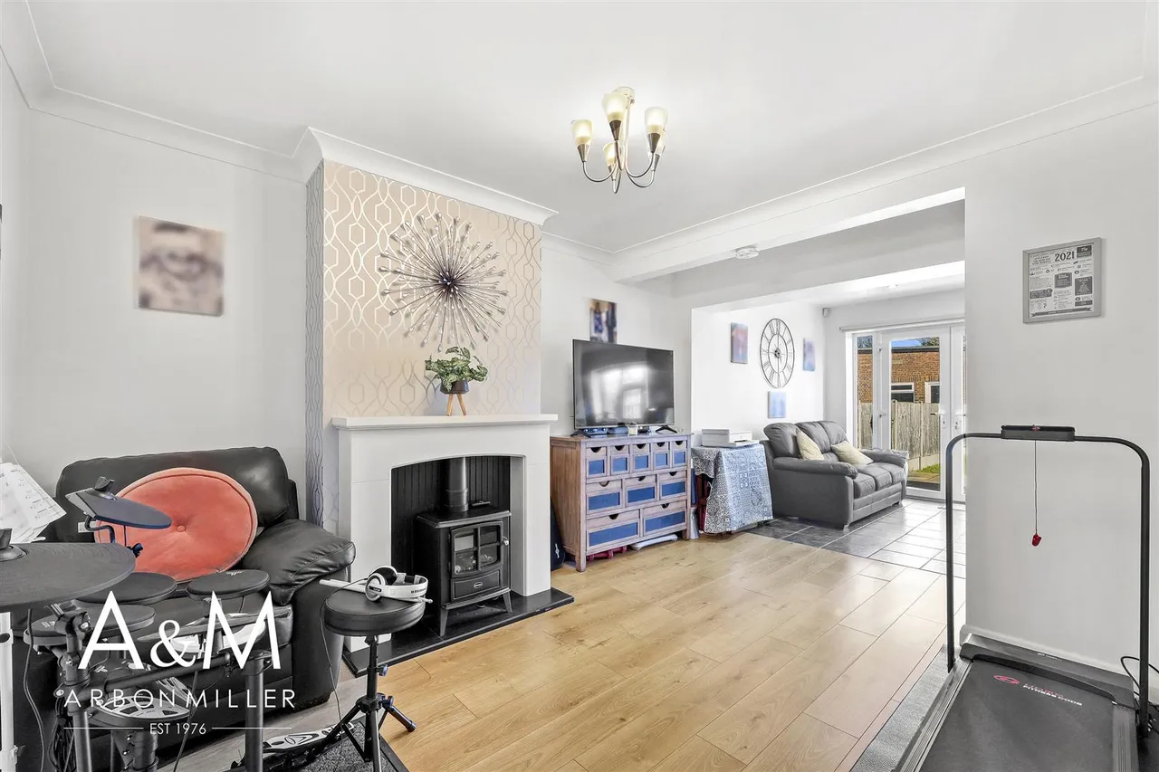 Geariesville Gardens, Barkingside, Essex, Ilford, IG61JH, photo 7