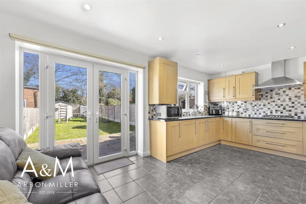 Geariesville Gardens, Barkingside, Essex, Ilford, IG61JH, photo 10