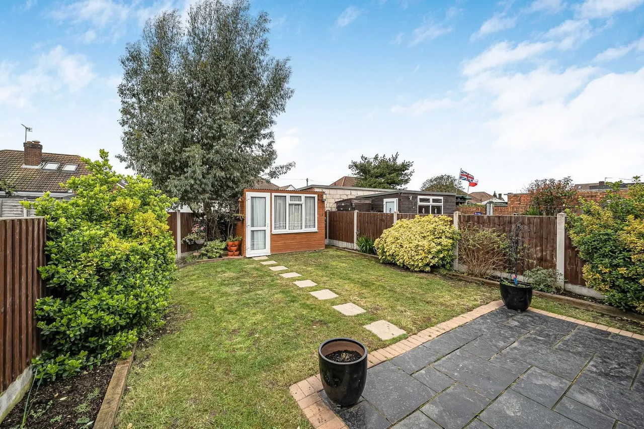 Meadow Road, Ashford, TW15, photo 4