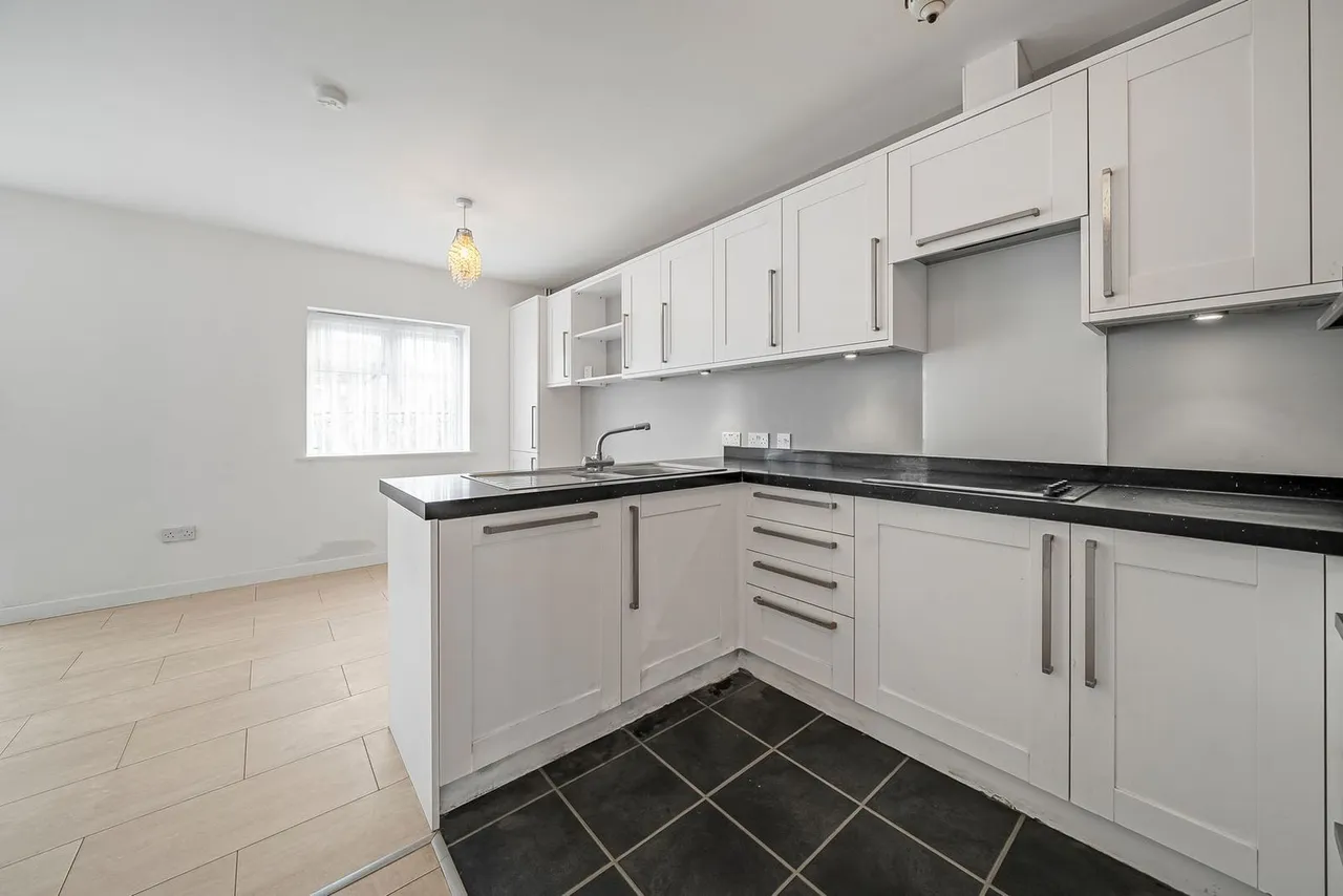 Meadow Road, Ashford, TW15, photo 5