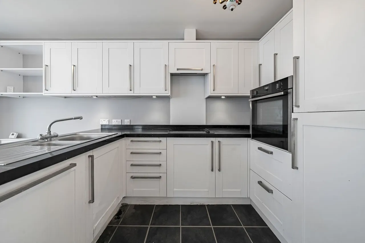 Meadow Road, Ashford, TW15, photo 3
