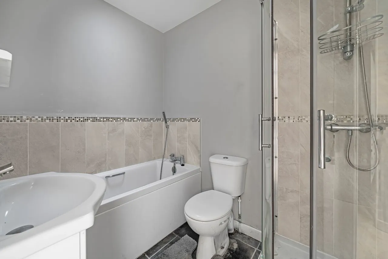 Meadow Road, Ashford, TW15, photo 13