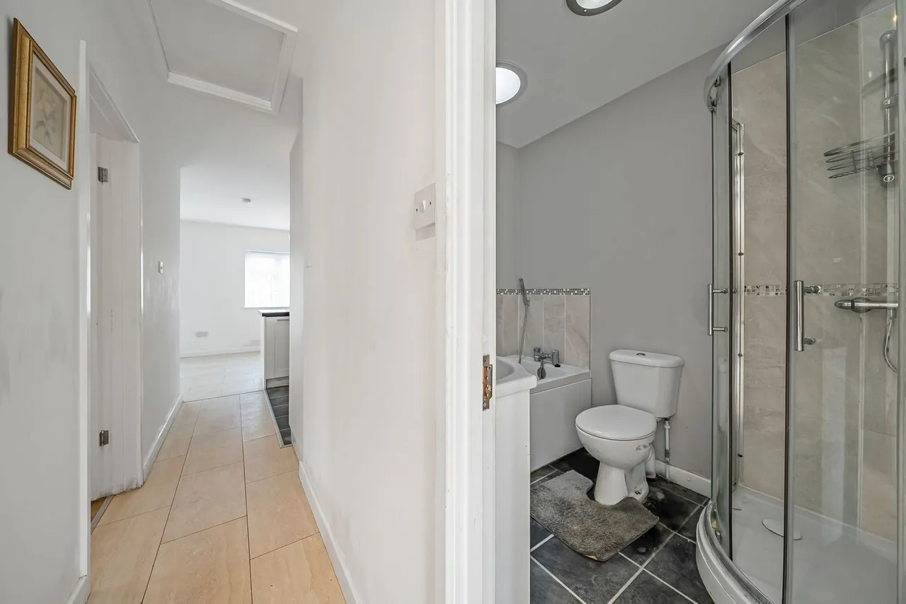 Meadow Road, Ashford, TW15, photo 14